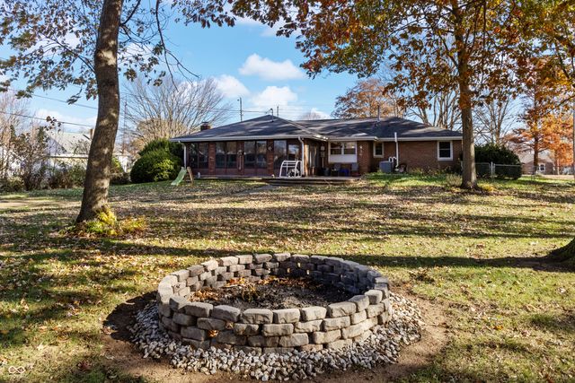 1504 McClure Road, Columbus, IN 47201