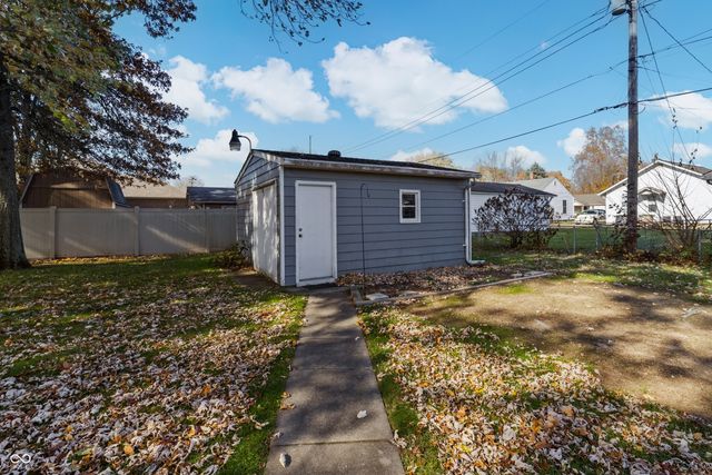 1504 McClure Road, Columbus, IN 47201