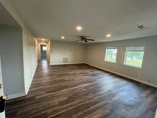 824 Nob Hill Road, Quinlan, TX 75474