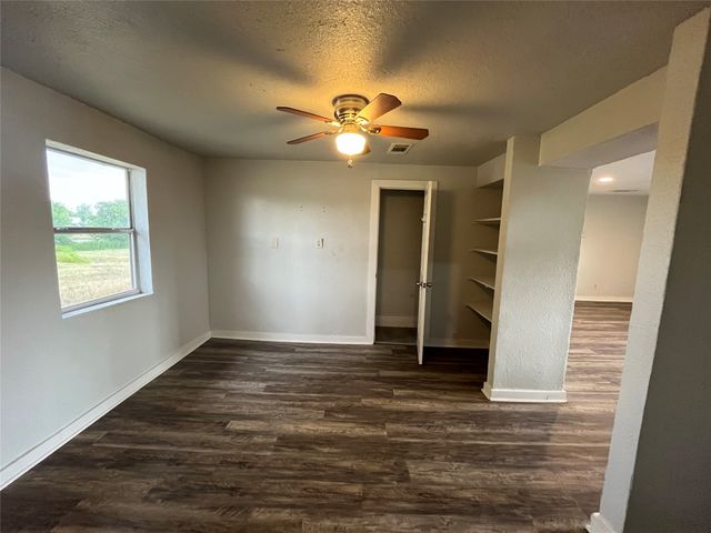 824 Nob Hill Road, Quinlan, TX 75474
