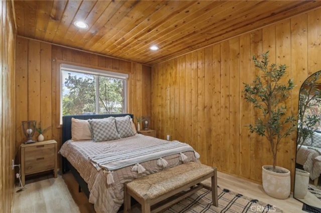 547 Holmes, Sugarloaf, CA 92386