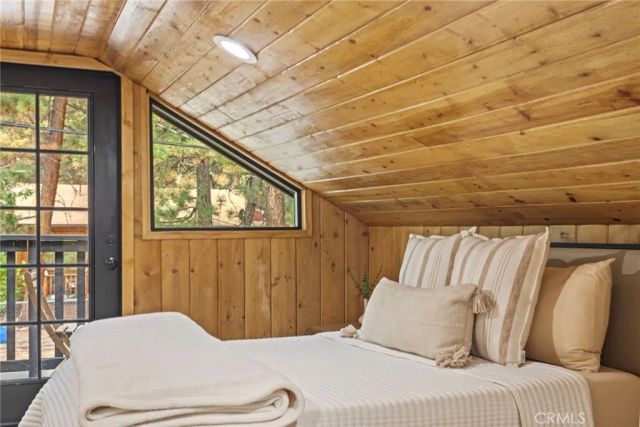 547 Holmes, Sugarloaf, CA 92386