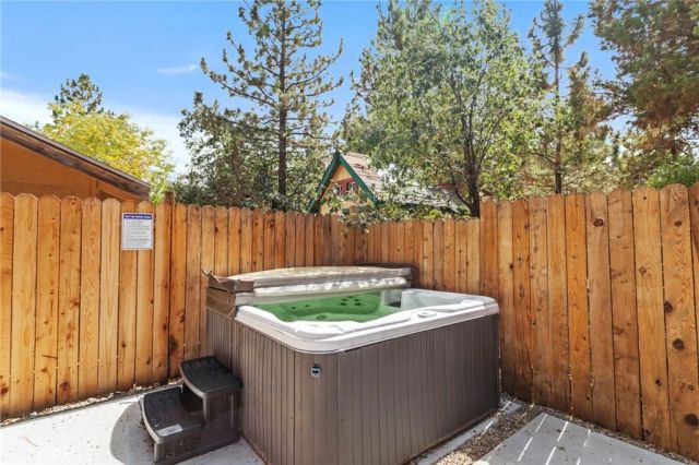 547 Holmes, Sugarloaf, CA 92386