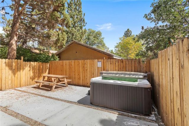 547 Holmes, Sugarloaf, CA 92386