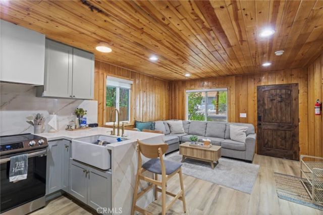 547 Holmes, Sugarloaf, CA 92386