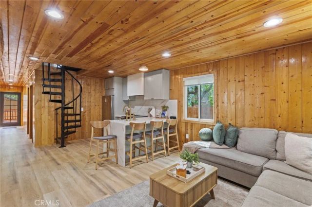 547 Holmes, Sugarloaf, CA 92386