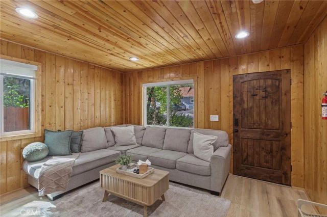 547 Holmes, Sugarloaf, CA 92386