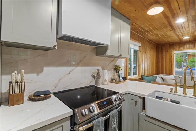 547 Holmes, Sugarloaf, CA 92386