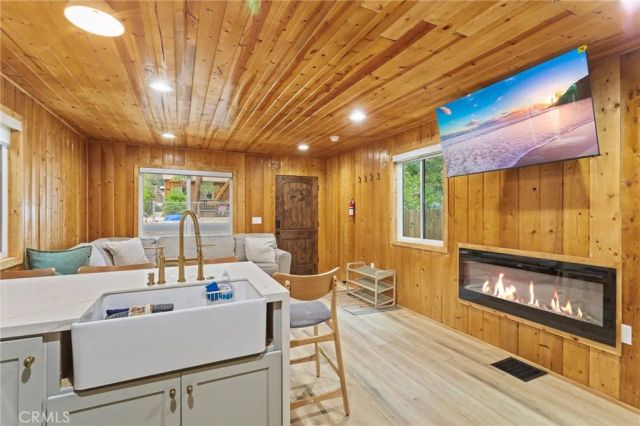 547 Holmes, Sugarloaf, CA 92386
