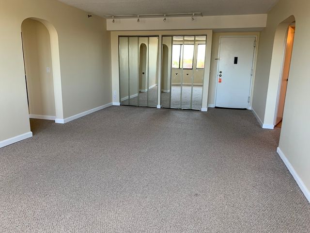 1731 Beacon 1213, Brookline, MA 02445