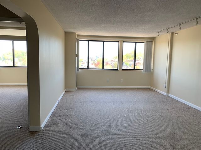 1731 Beacon 1213, Brookline, MA 02445