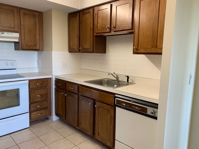 1731 Beacon 1213, Brookline, MA 02445