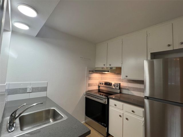 5216 Arboles Drive 9, Houston, TX 77035