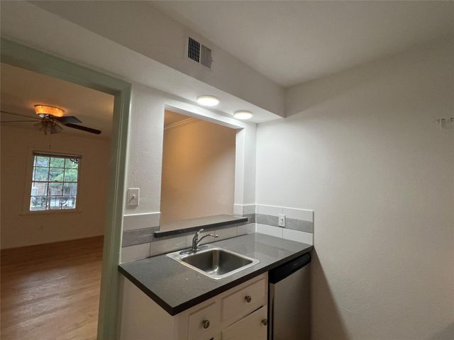 5216 Arboles Drive 9, Houston, TX 77035