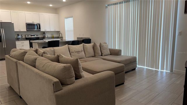 408 CIERRA OAKS CIRCLE, Lady Lake, FL 32159