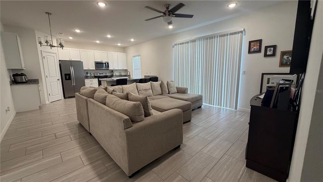 408 CIERRA OAKS CIRCLE, Lady Lake, FL 32159