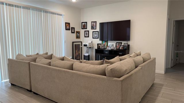 408 CIERRA OAKS CIRCLE, Lady Lake, FL 32159