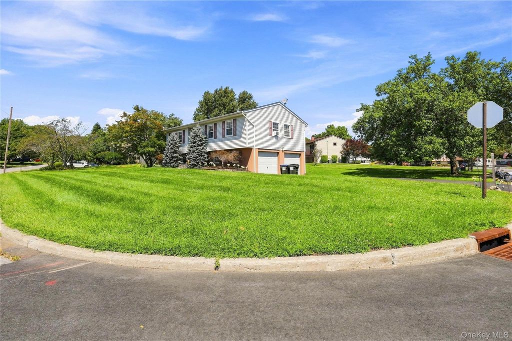 30 Somerset Drive, Washingtonville, NY 10992 — photo 2