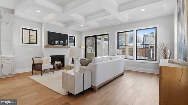 724 N CLEVELAND ST, Arlington, VA 22201