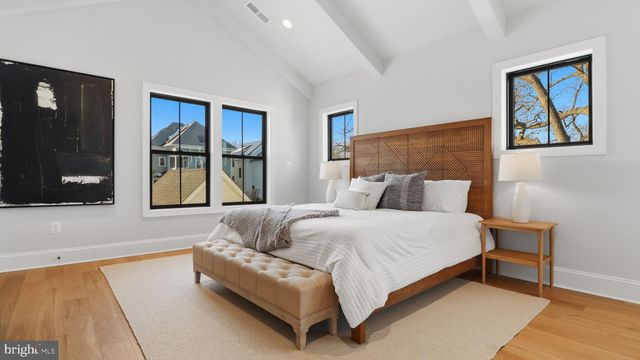 724 N CLEVELAND ST, Arlington, VA 22201