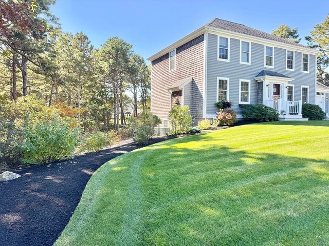 12 Wintergreen Rd, Mashpee, MA 02649