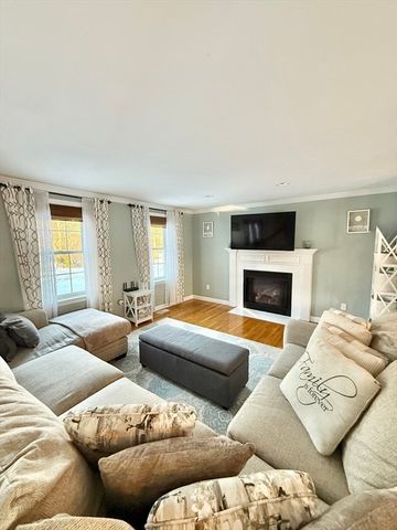 12 Wintergreen Rd, Mashpee, MA 02649