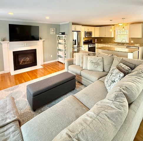 12 Wintergreen Rd, Mashpee, MA 02649