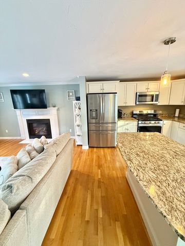 12 Wintergreen Rd, Mashpee, MA 02649