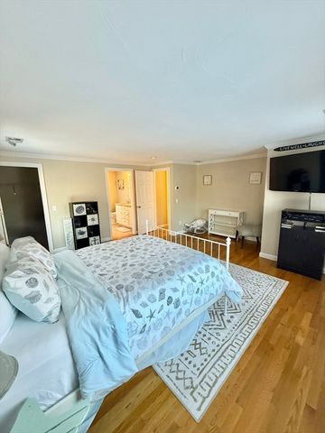 12 Wintergreen Rd, Mashpee, MA 02649