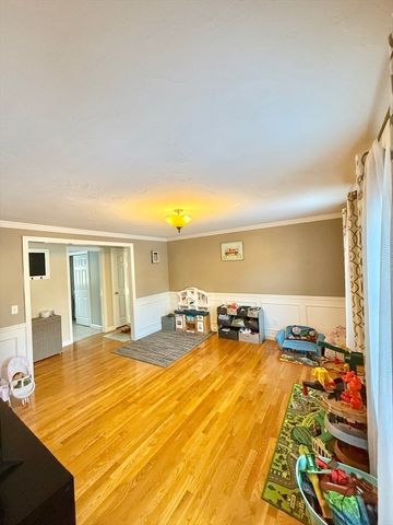 12 Wintergreen Rd, Mashpee, MA 02649