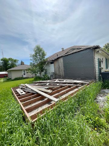 322 1st Avenue NW, Hillsboro, ND 58045