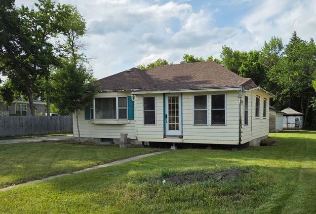 322 1st Avenue NW, Hillsboro, ND 58045