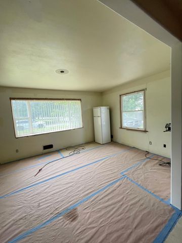 322 1st Avenue NW, Hillsboro, ND 58045