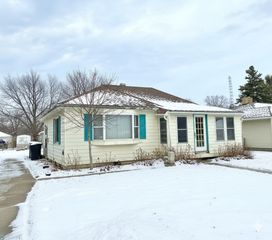 322 1st Avenue NW, Hillsboro, ND 58045