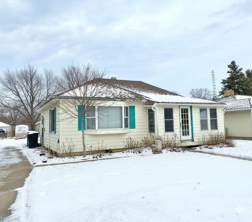 322 1st Avenue NW, Hillsboro, ND 58045