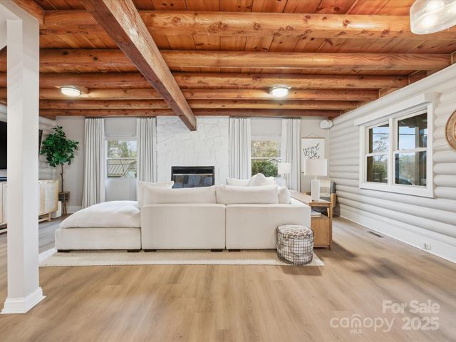 19810 Schooner Drive, Cornelius, NC 28031