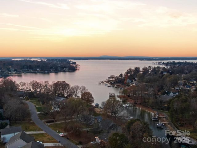 19810 Schooner Drive, Cornelius, NC 28031