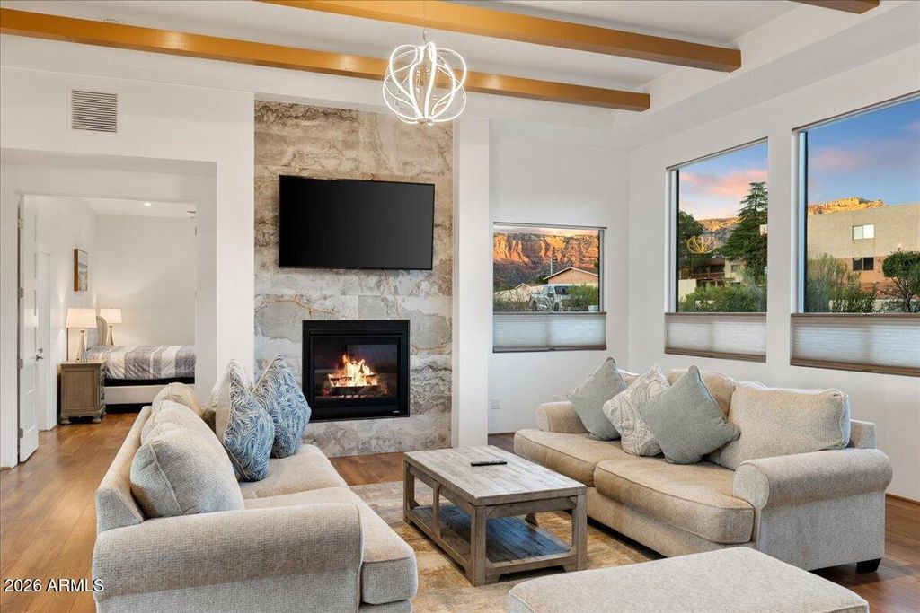 Image 8 of property listing at 385 SUNCLIFFE Drive, Sedona, AZ 86351