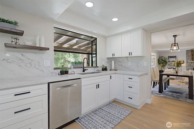 15442 SE 22nd Place, Bellevue, WA 98007
