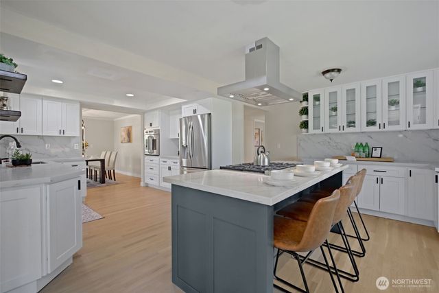 15442 SE 22nd Place, Bellevue, WA 98007