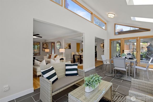 15442 SE 22nd Place, Bellevue, WA 98007