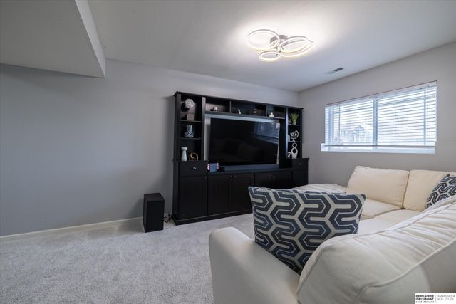 5463 S 194th Avenue, Omaha, NE 68135