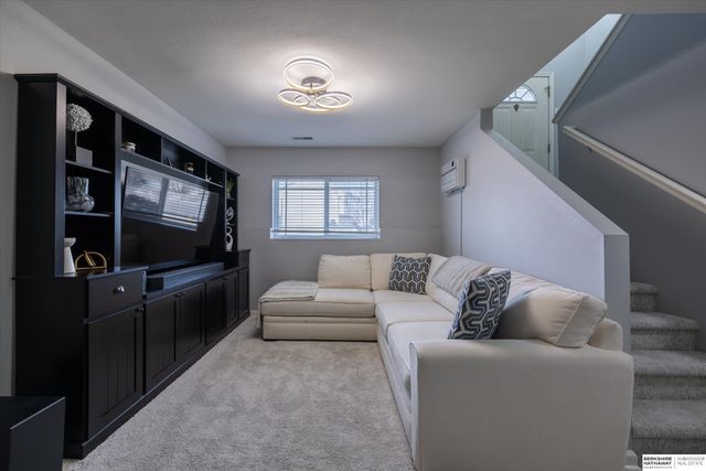 5463 S 194th Avenue, Omaha, NE 68135