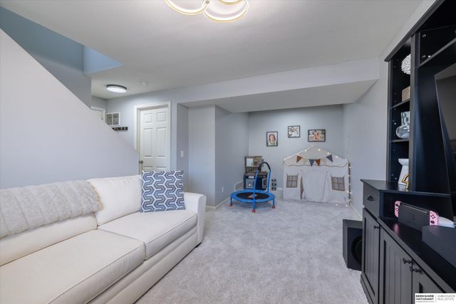 5463 S 194th Avenue, Omaha, NE 68135