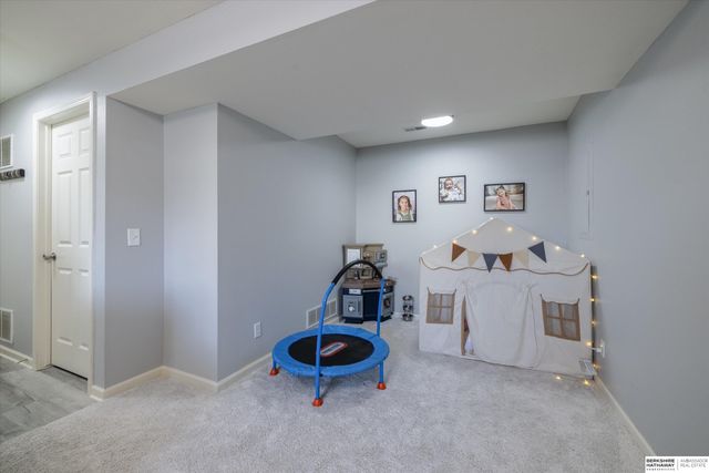 5463 S 194th Avenue, Omaha, NE 68135