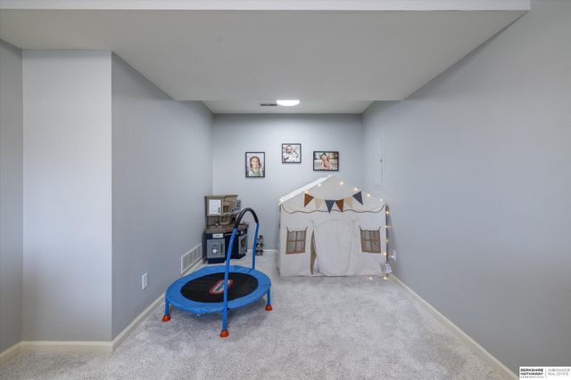 5463 S 194th Avenue, Omaha, NE 68135