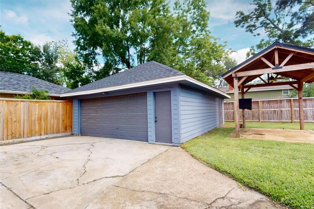 226 Driftwood Drive, Seabrook, TX 77586