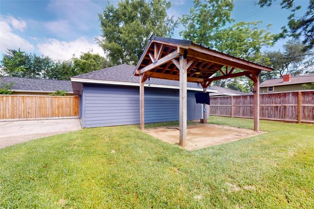 226 Driftwood Drive, Seabrook, TX 77586