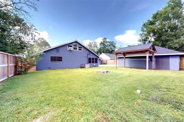 226 Driftwood Drive, Seabrook, TX 77586