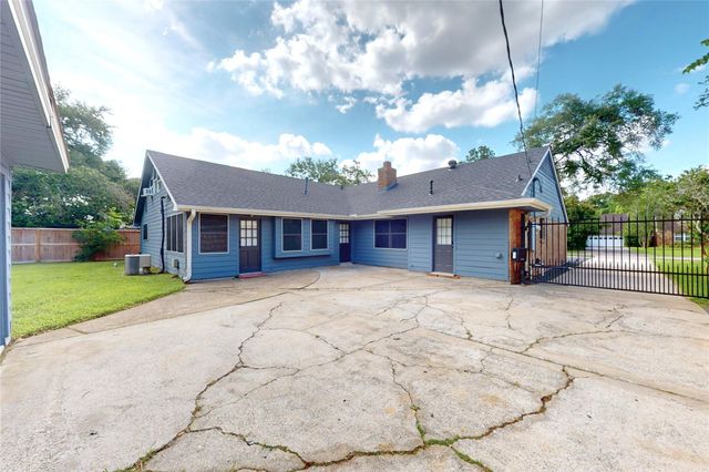 226 Driftwood Drive, Seabrook, TX 77586